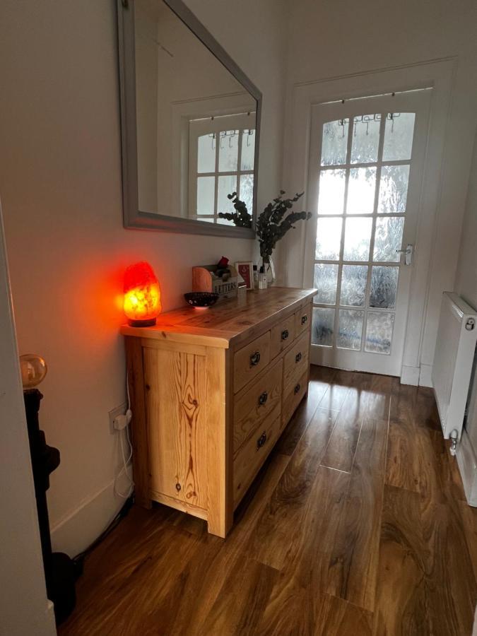 1 Bedroom Flat In Tolcross, Glasgow Top Floor. Zewnętrze zdjęcie